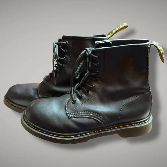 Men's 10.5 DR. MARTENS Smooth Black Leather Lace Up Boots In Excellent Condition - Picture 2 of 14